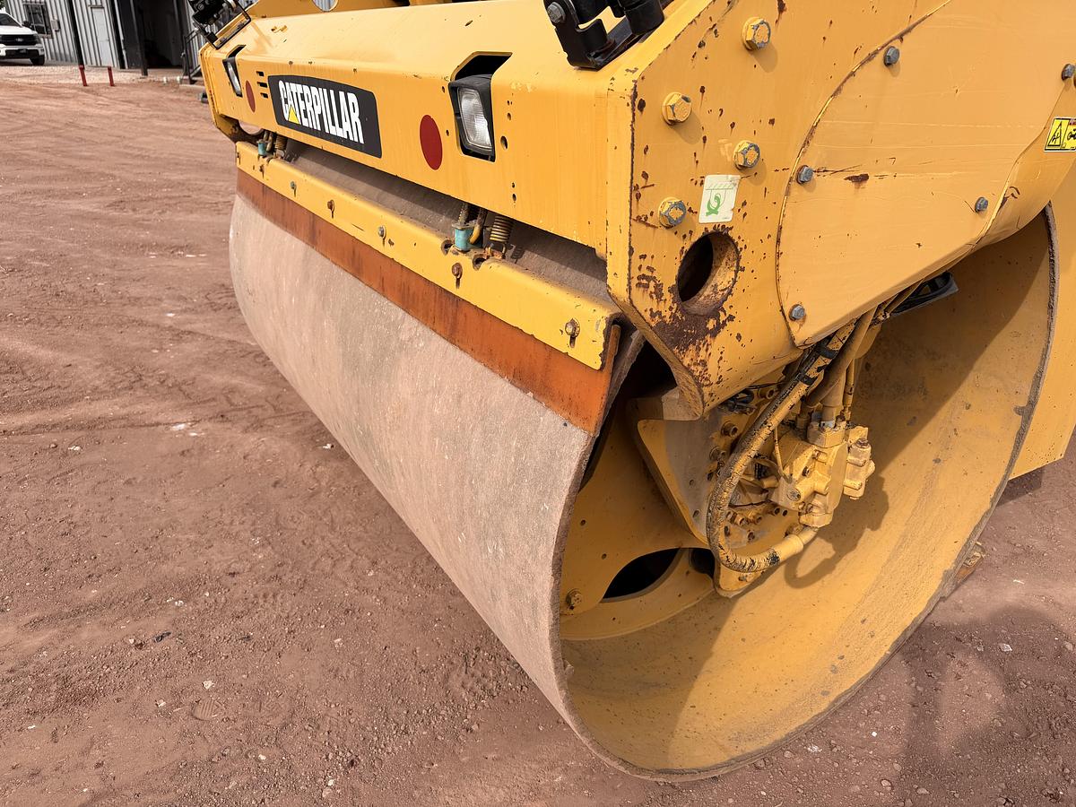 Used 2009 CAT Double Drum Roller