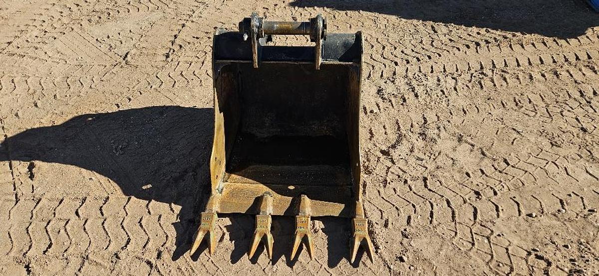 Used 24" Excavator Bucket