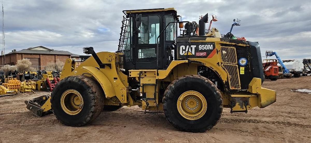 Used 2017 CAT 950M Loader