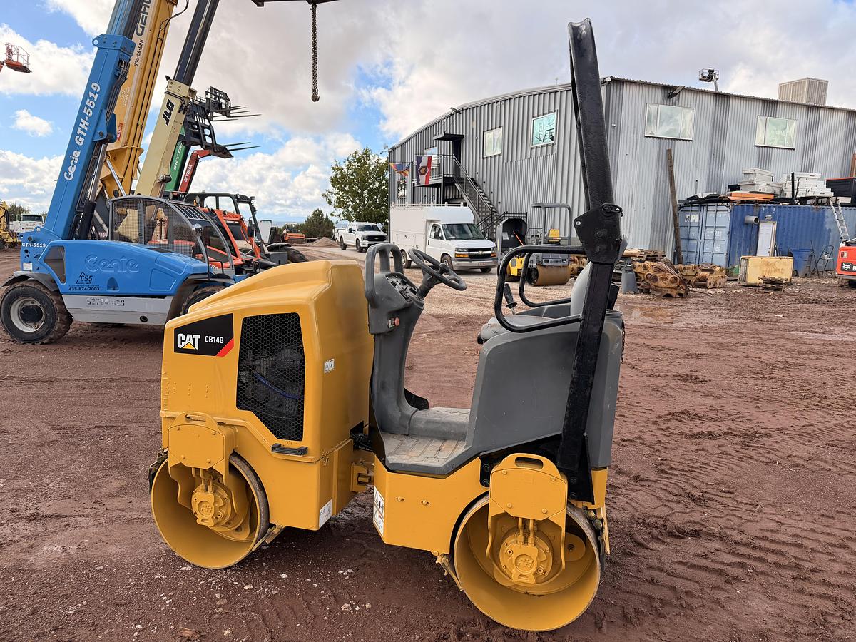 Used 2013 CAT Smooth Drum Roller