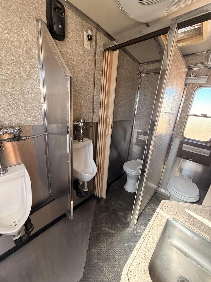 Used 2014 International Changing Room/Restroom Truck