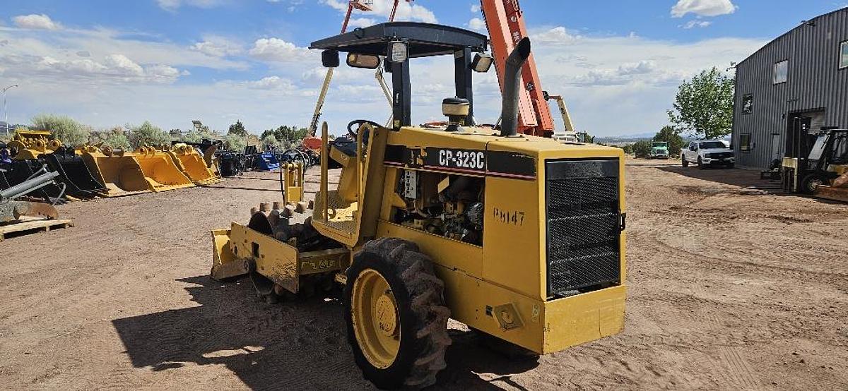 Used Cat Sheeps Foot Vibratory Roller Compactor