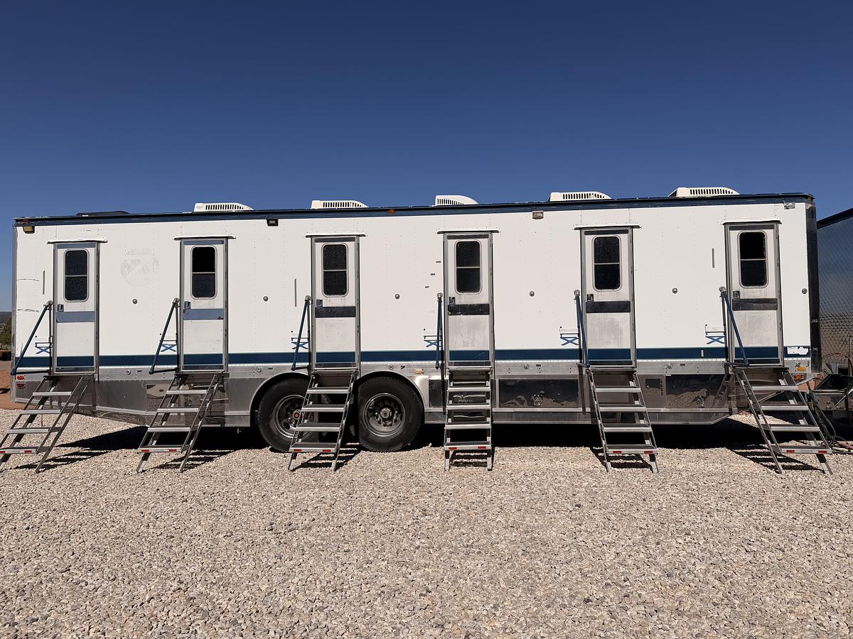 Used 2014 International Changing Room/Restroom Truck