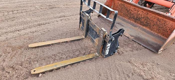 Used Kubota Tractor M4700