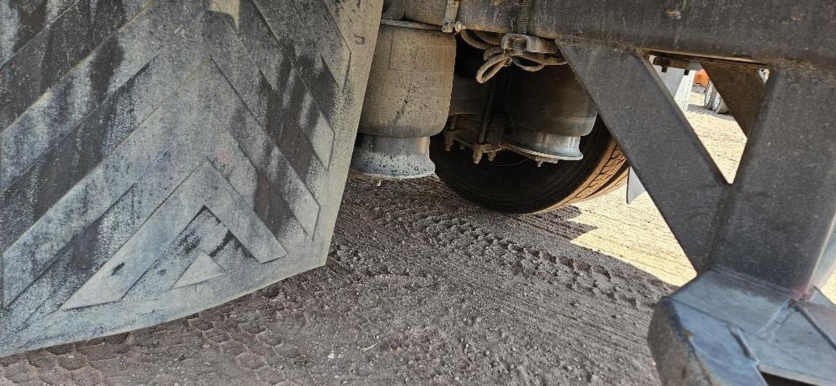 Used 2013 Freightliner M2 112 Flatbed Truck