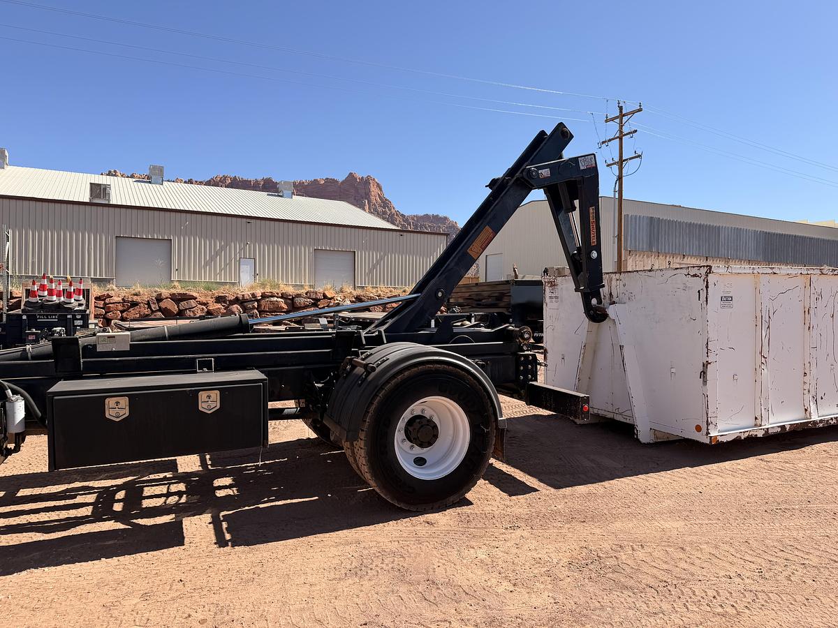 Used 2008 International Hook Truck
