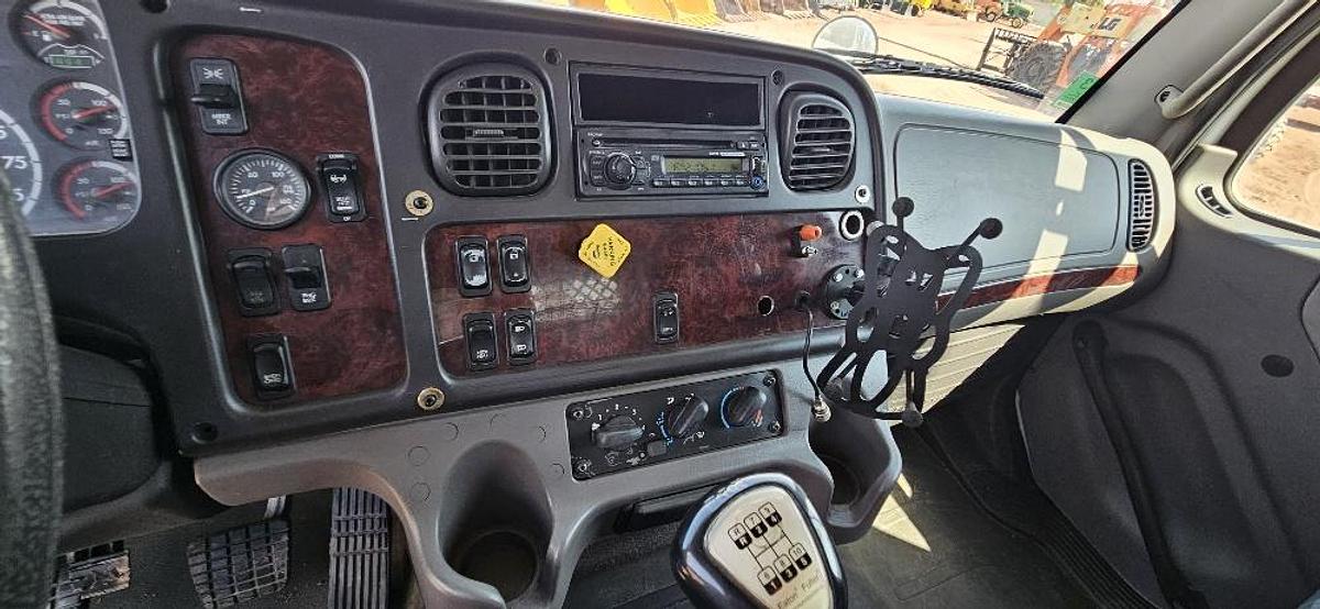 Used 2013 Freightliner M2 112 Flatbed Truck