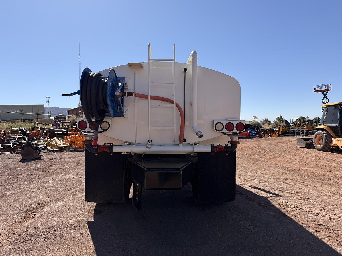Used 2007 International 2000 Gallon Water Truck