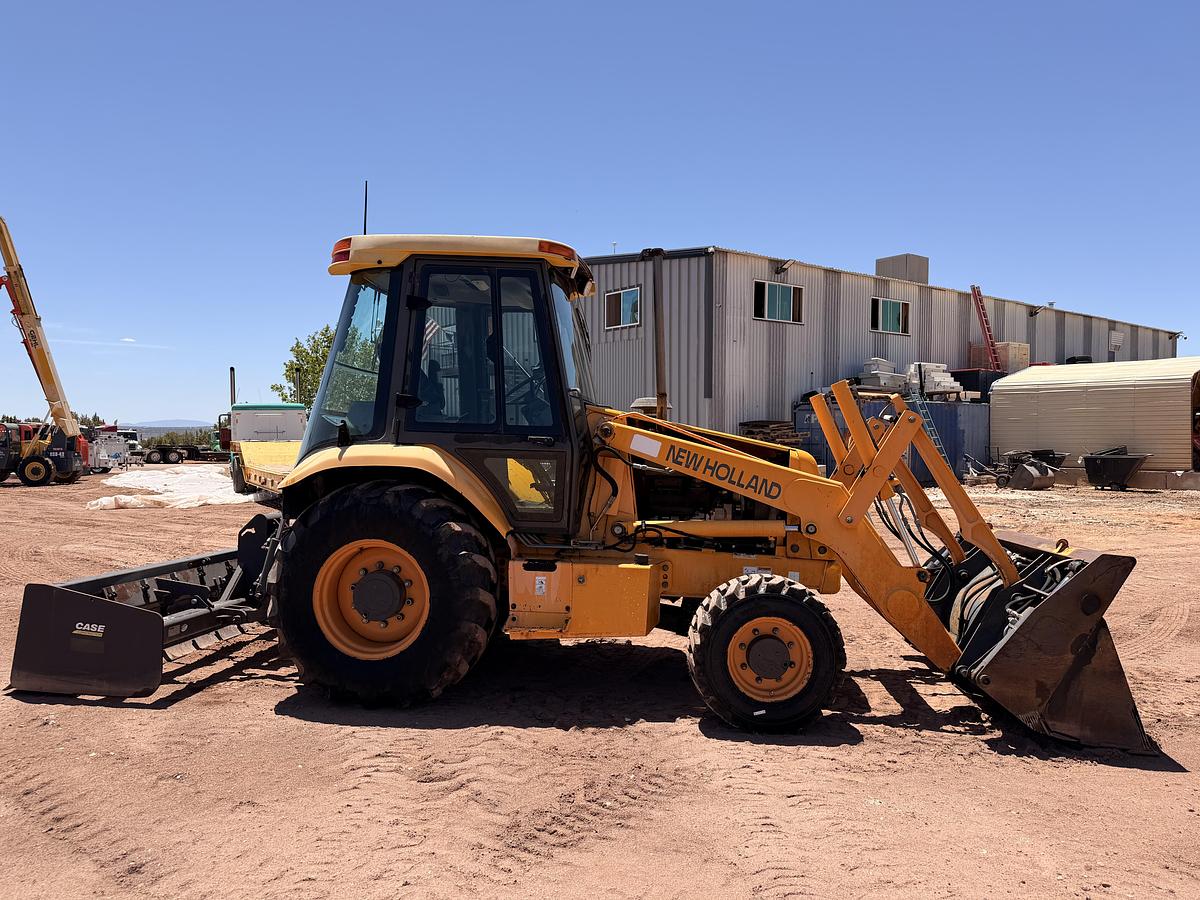 Used 2005 New Holland LV80 Skip Loader