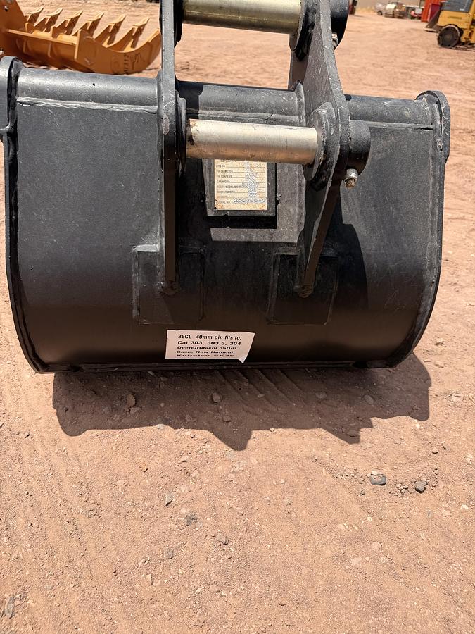 24" Mini Excavator Bucket