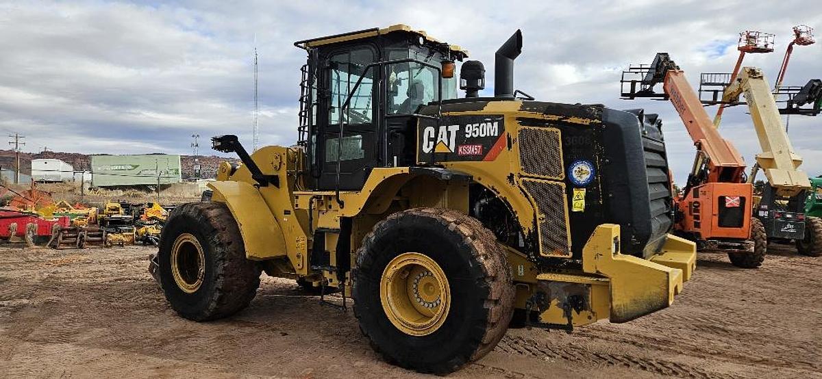 Used 2017 CAT 950M Loader