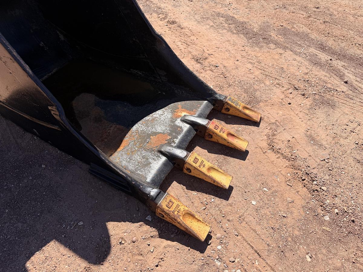 Used 24" Cat Excavator Bucket