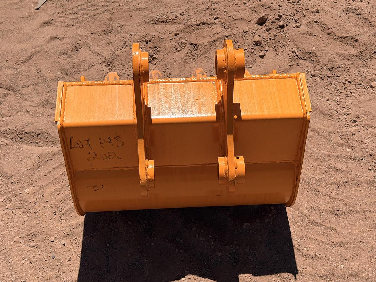 Used 24" Excavator Bucket