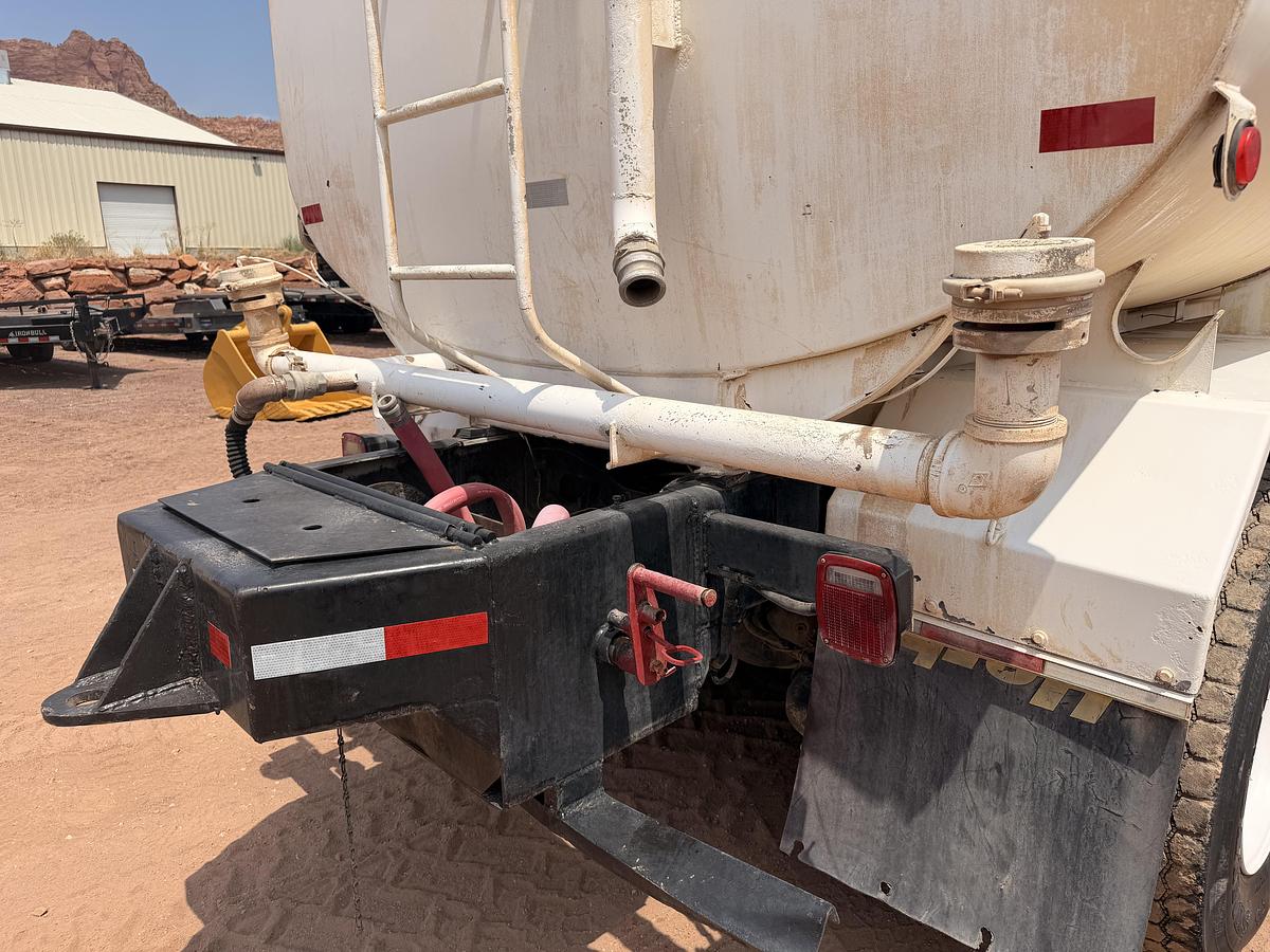 Used 2007 International 4000 Gallon Water Truck