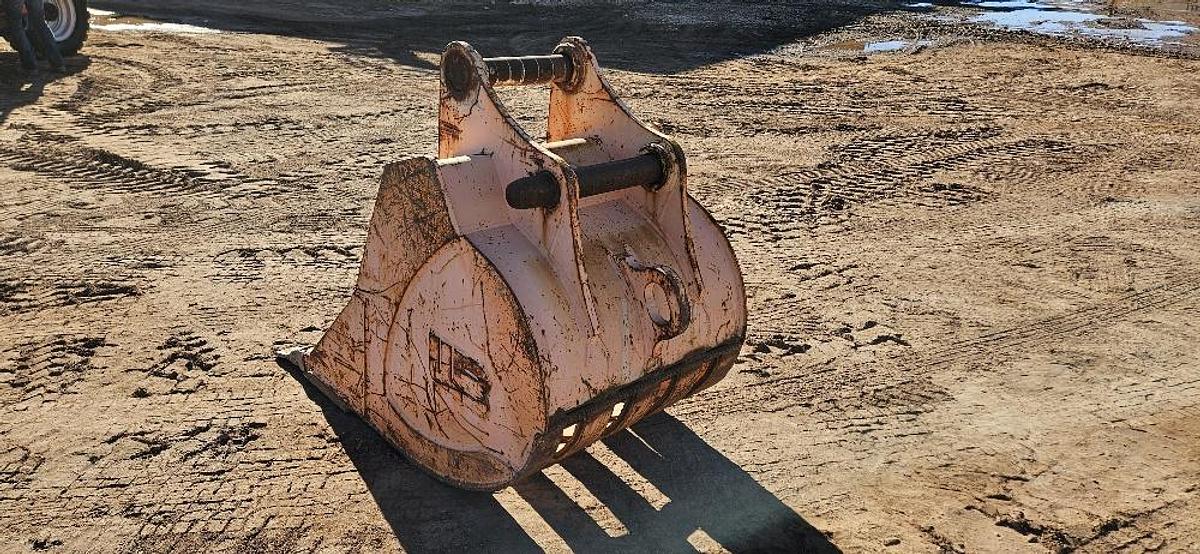 Used 36" Excavator Skeleton Bucket