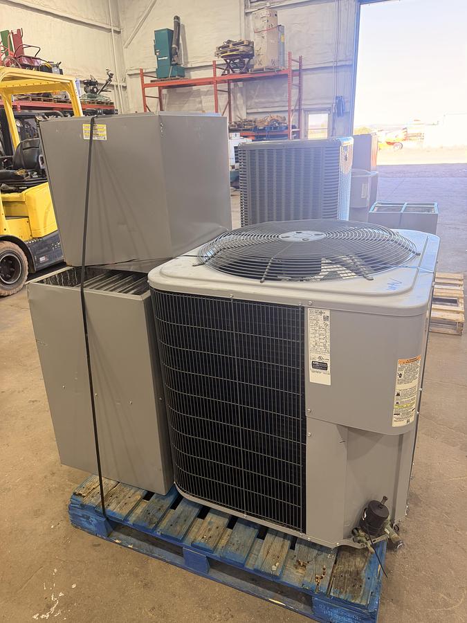 Used DAY & NIGHT 4T 17 SEER A/C UNIT