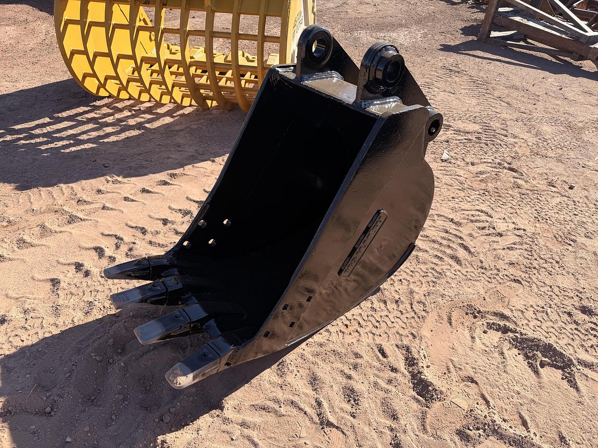 Used 24" Komatsu Excavator Bucket