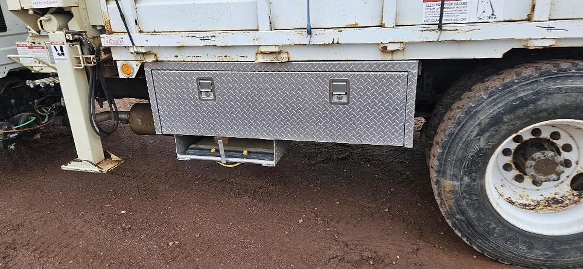 Used 2003 International Crane Truck