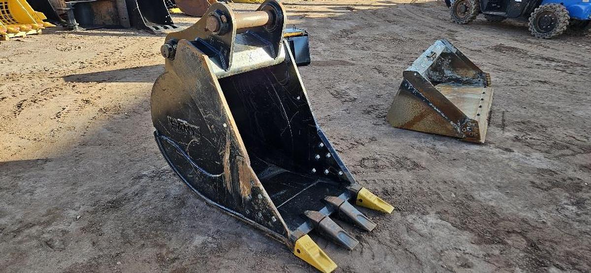 30" Excavator Bucket