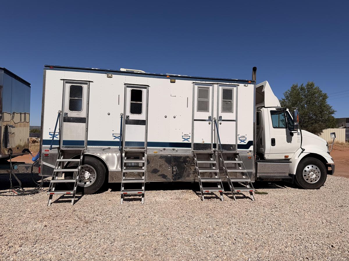 Used 2014 International Changing Room/Restroom Truck