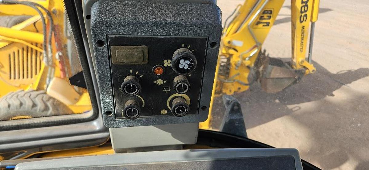 Used 2005 New Holland LV80 Grading Tractor