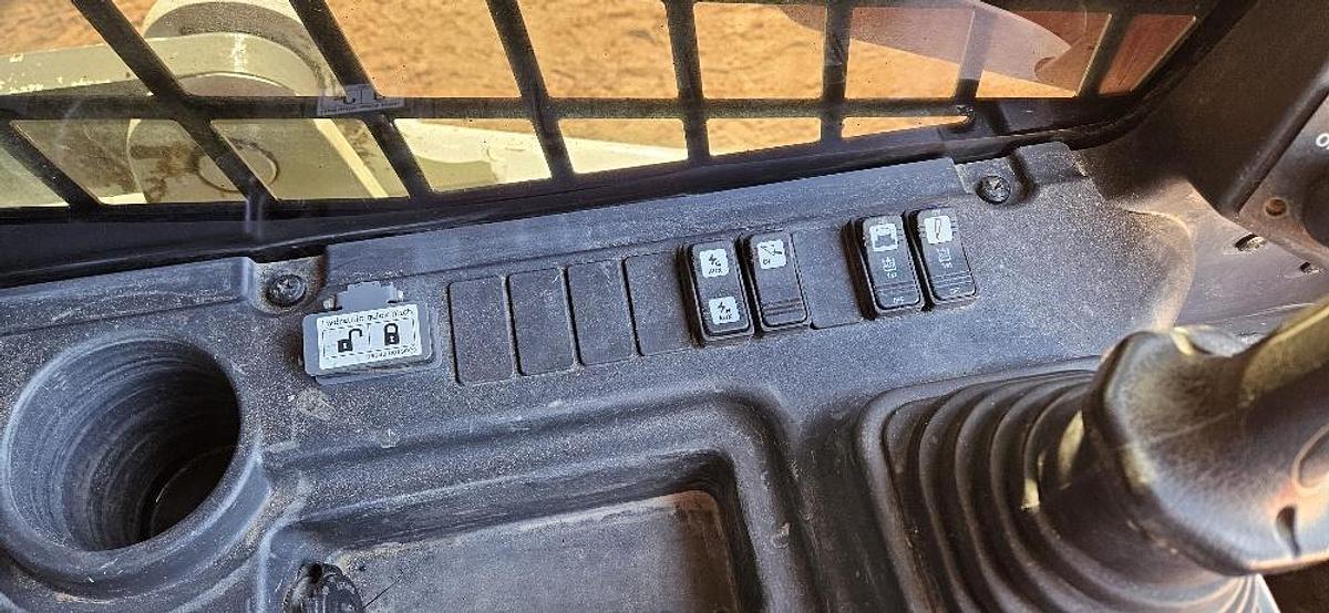 Used 2021 Takeuchi Skid Steer