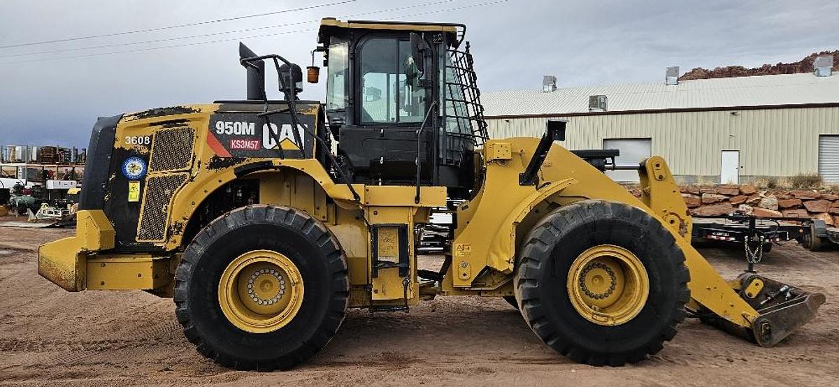 Used 2017 CAT 950M Loader