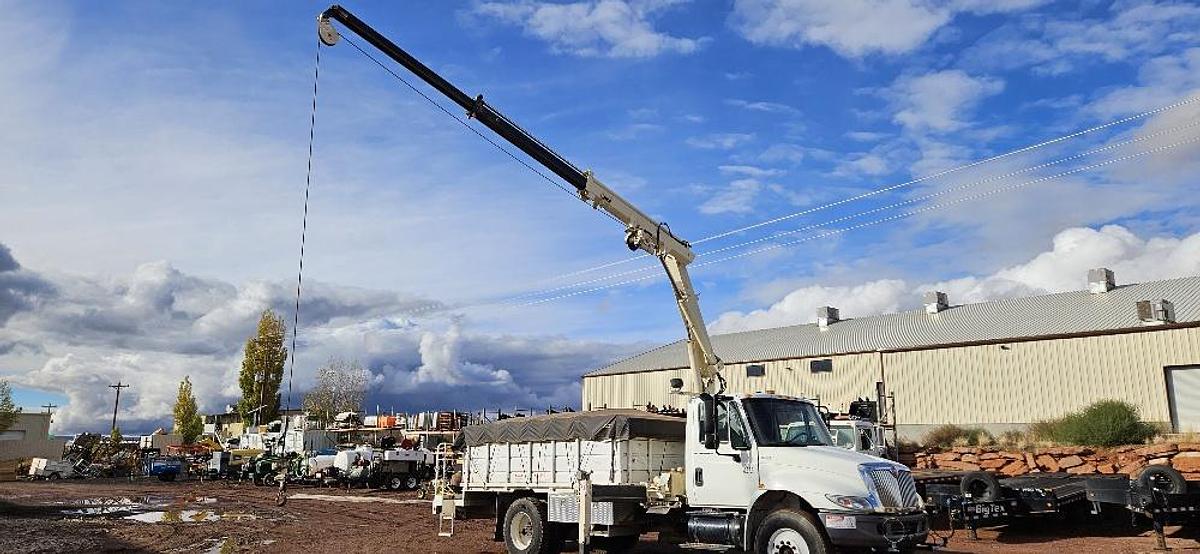 Used 2003 International Crane Truck