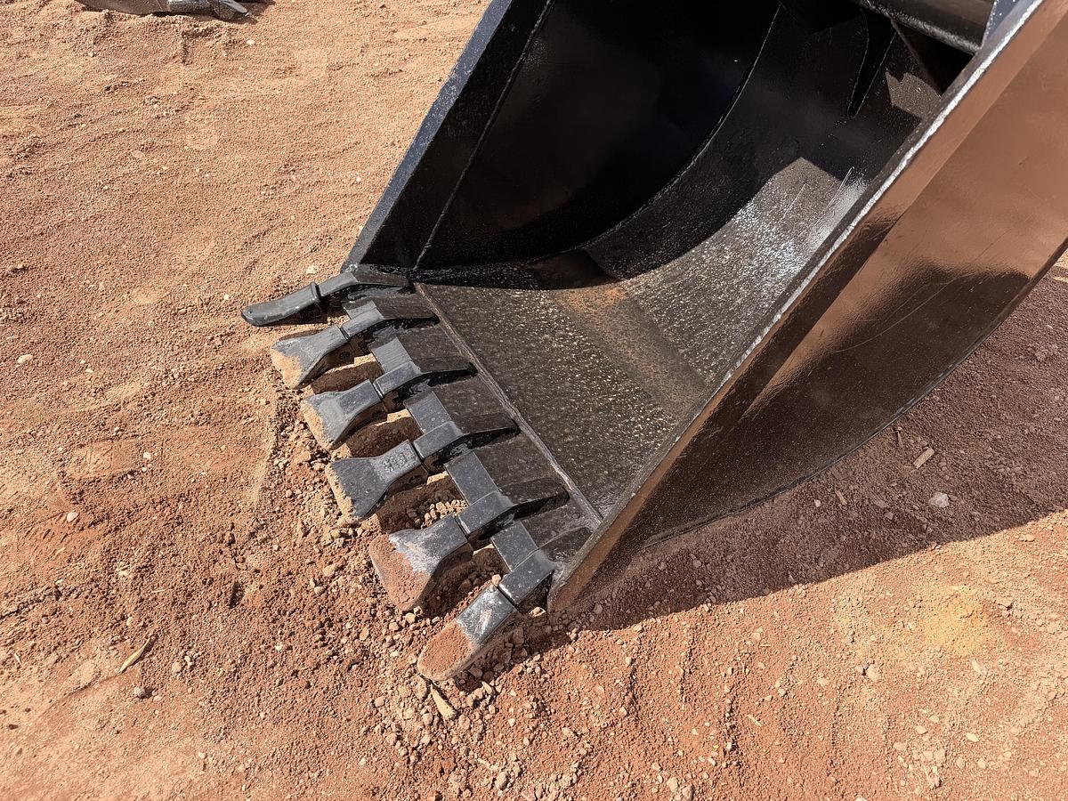Used Wain-Roy 30" Excavator Bucket