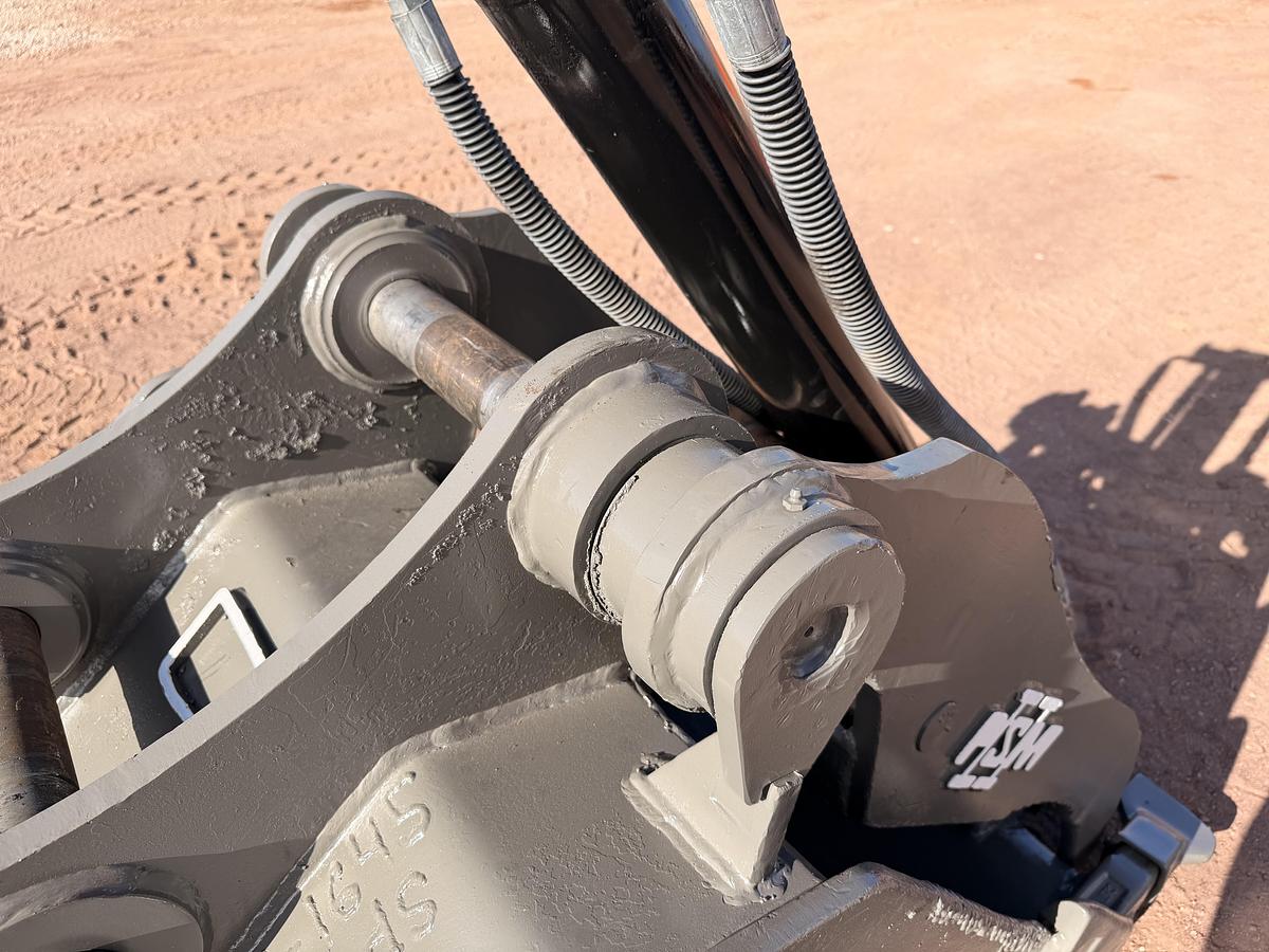 Used Excavator Progressive Link with Cylinder and 37" Bucket