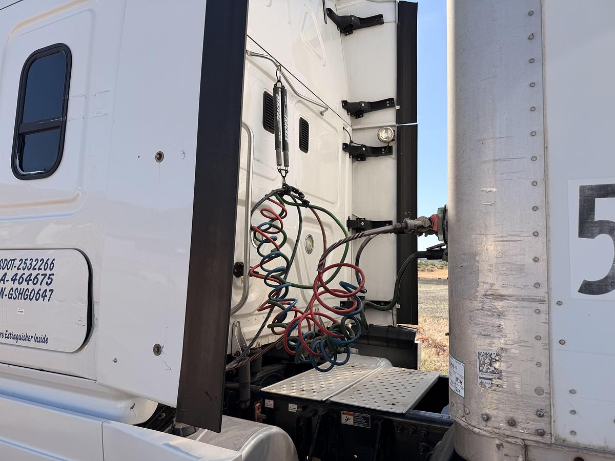 Used 2016 Freightliner Cascadia 125 Semi Truck and Van Trailer