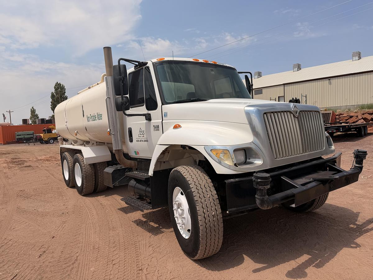 Used 2007 International 4000 Gallon Water Truck