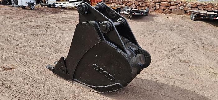 Used 32" Excavator Bucket
