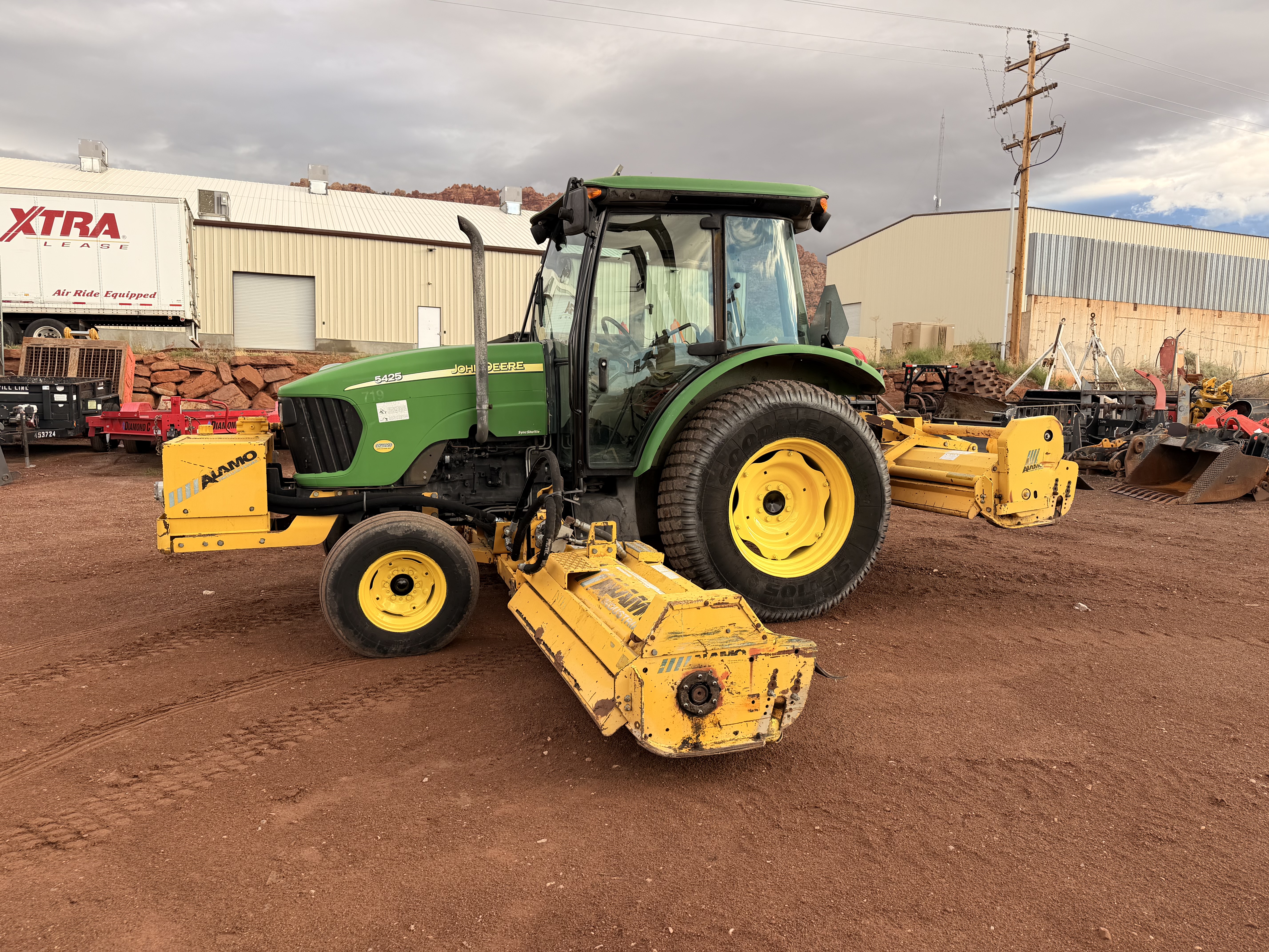 Used 2007 John Deere 5425 Utility Tractor 