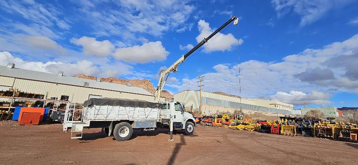 Used 2003 International Crane Truck