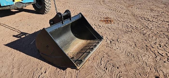 Used Clean Up Bucket