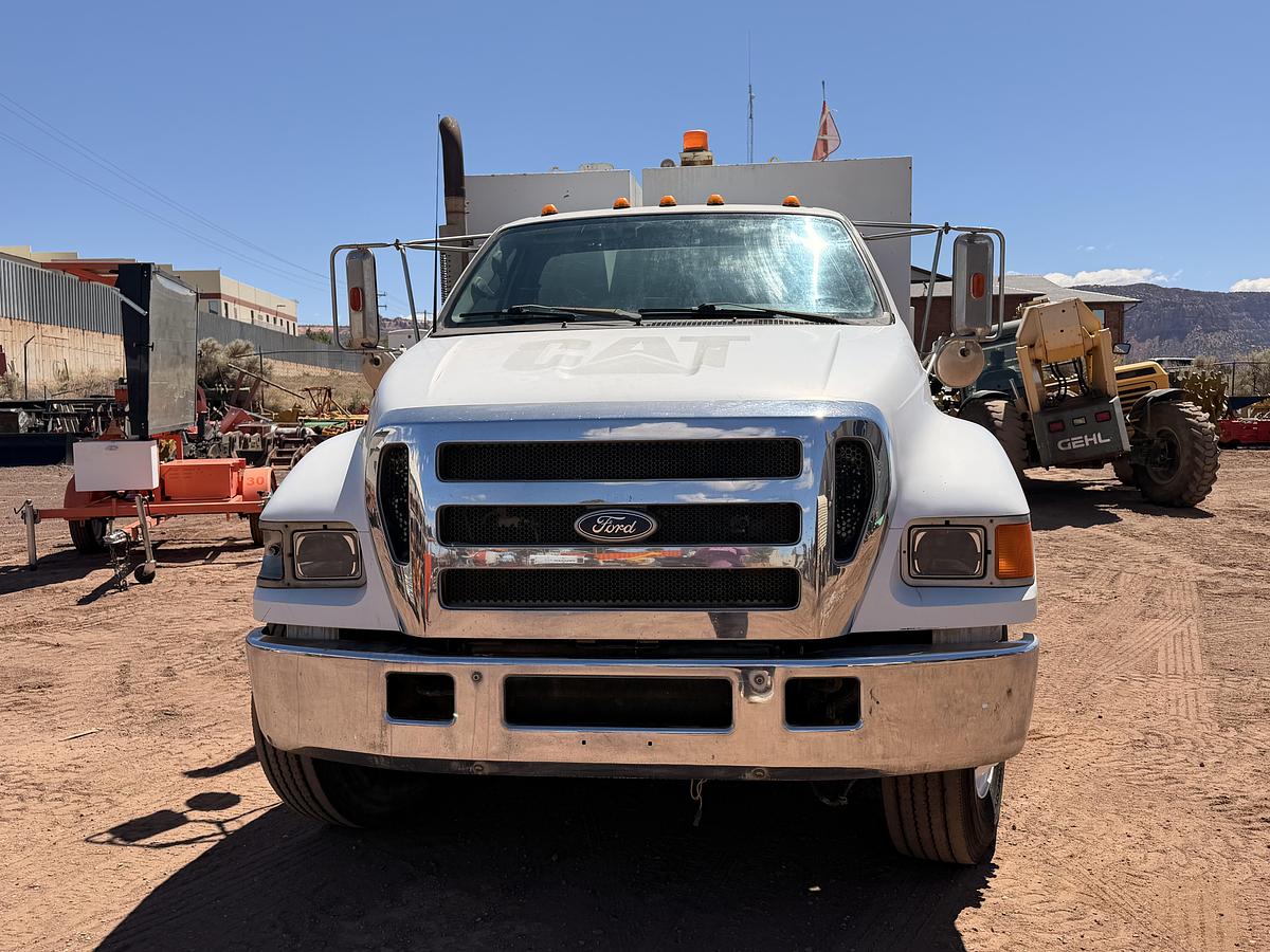 Used 2005 Ford F-750 Lube Truck