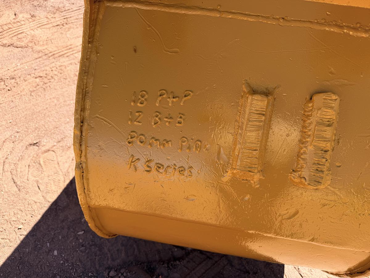 Used 32" CAT Excavator Bucket