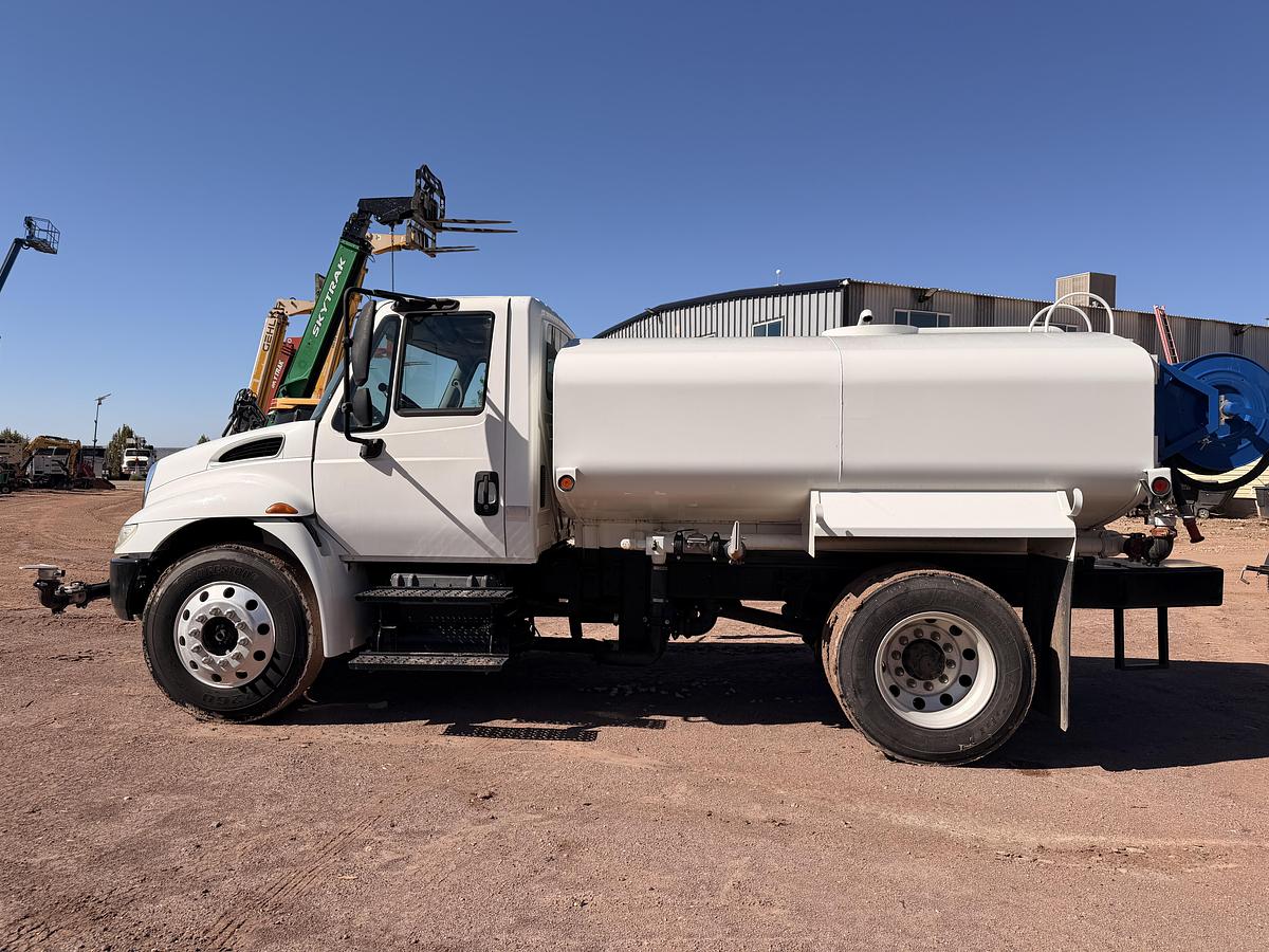 Used 2007 International 2000 Gallon Water Truck