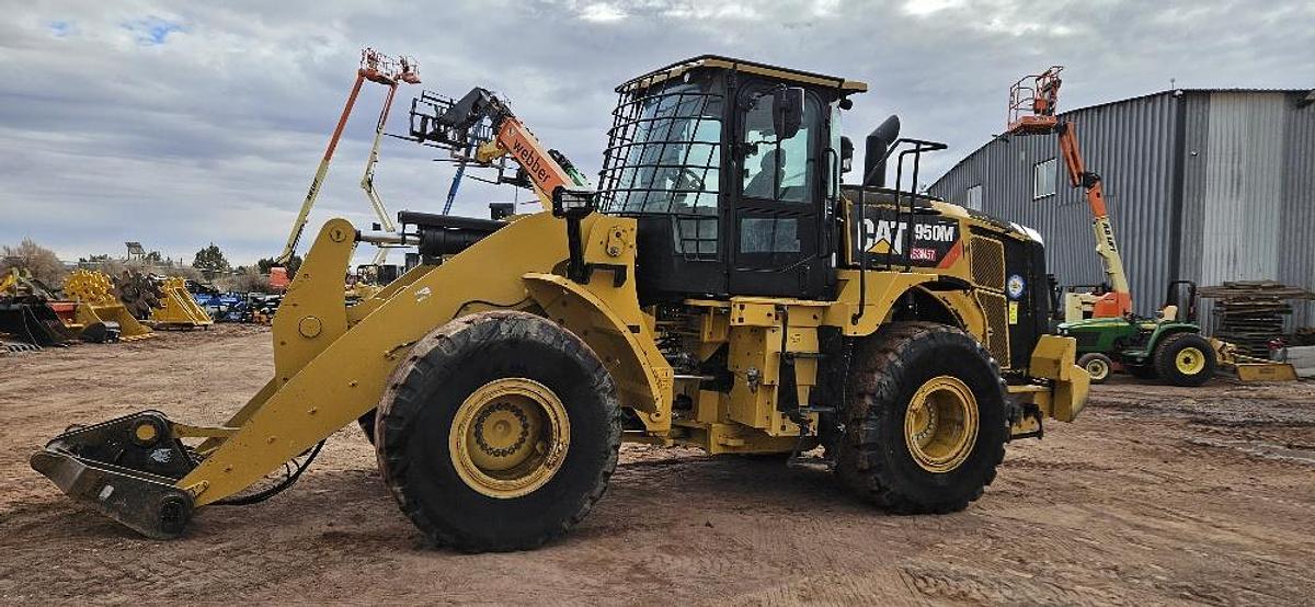 Used 2017 CAT 950M Loader