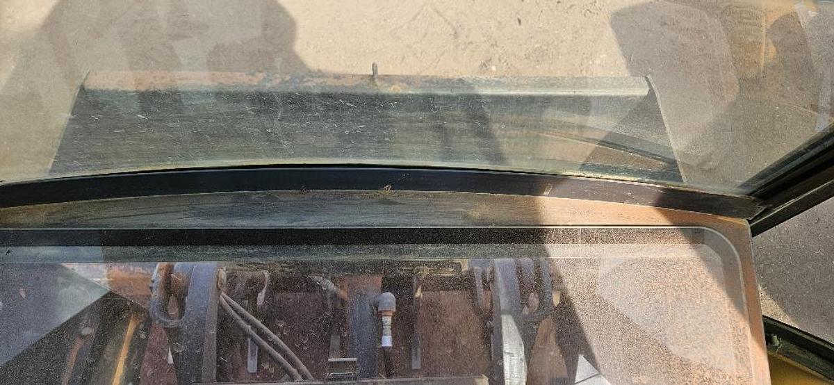 Used 2005 New Holland LV80 Grading Tractor