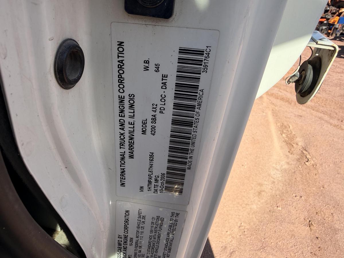 Used 2007 International 2000 Gallon Water Truck