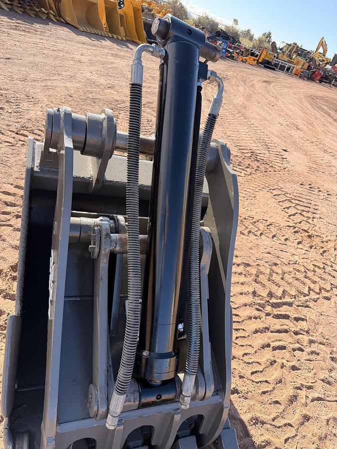 Used Excavator Progressive Link with Cylinder and 37" Bucket