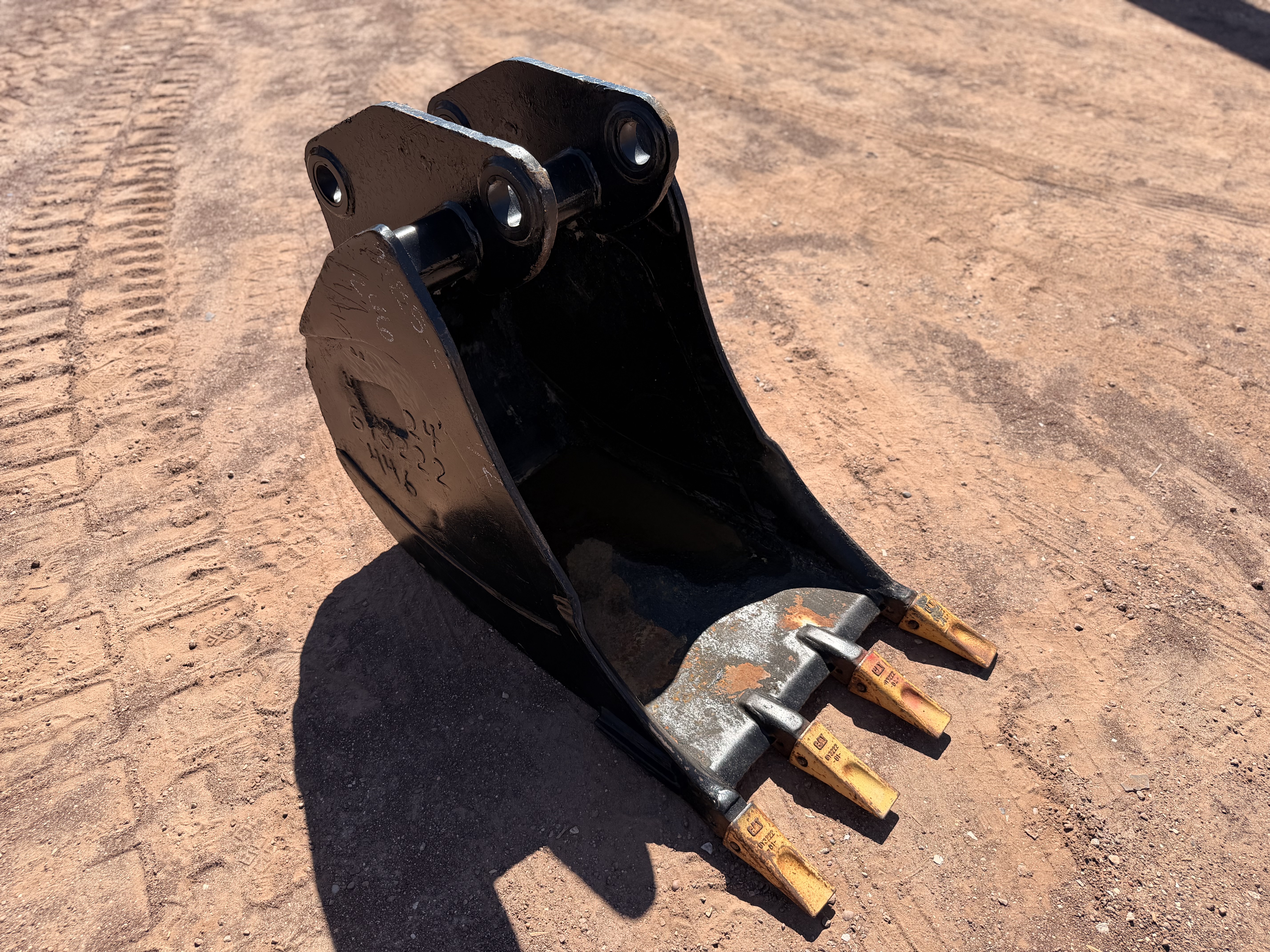 Used 24" Cat Excavator Bucket