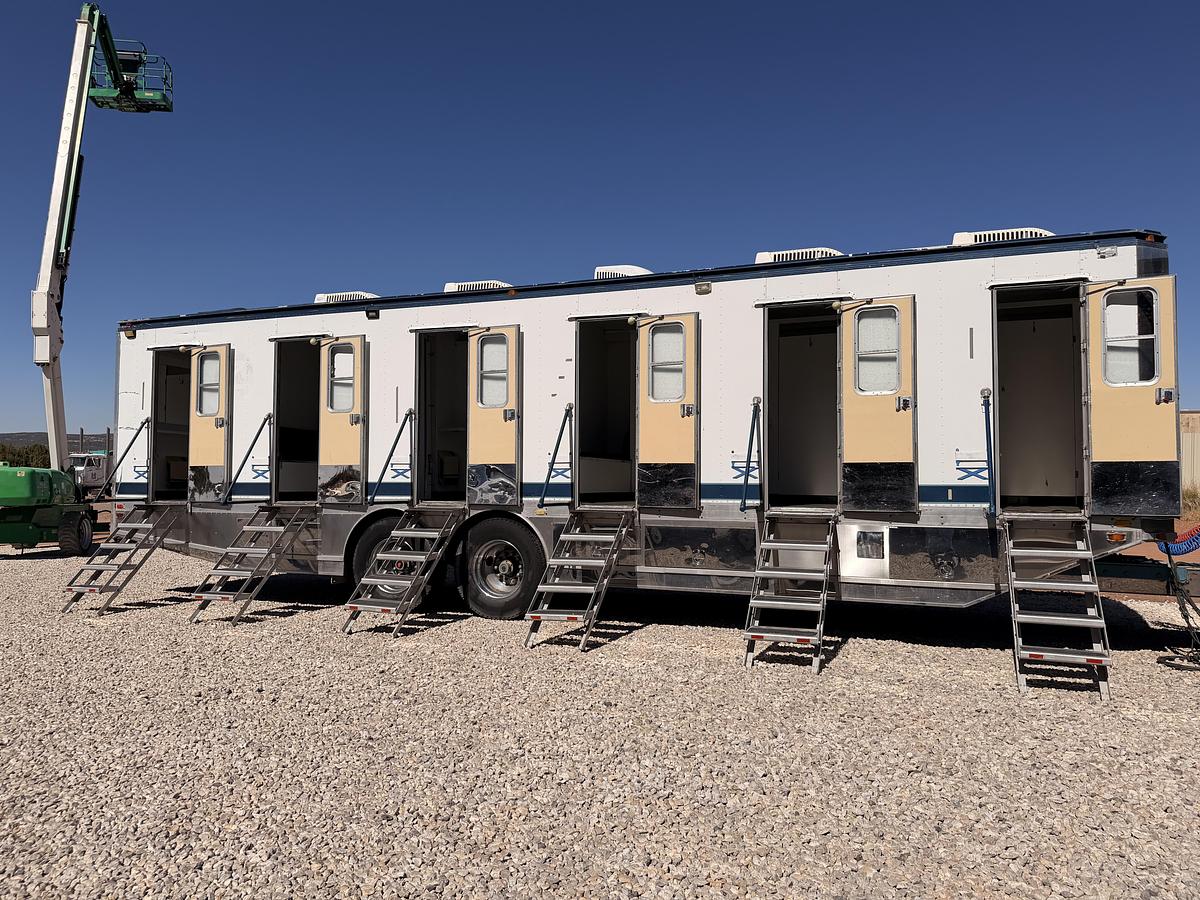 Used 2014 International Changing Room/Restroom Truck