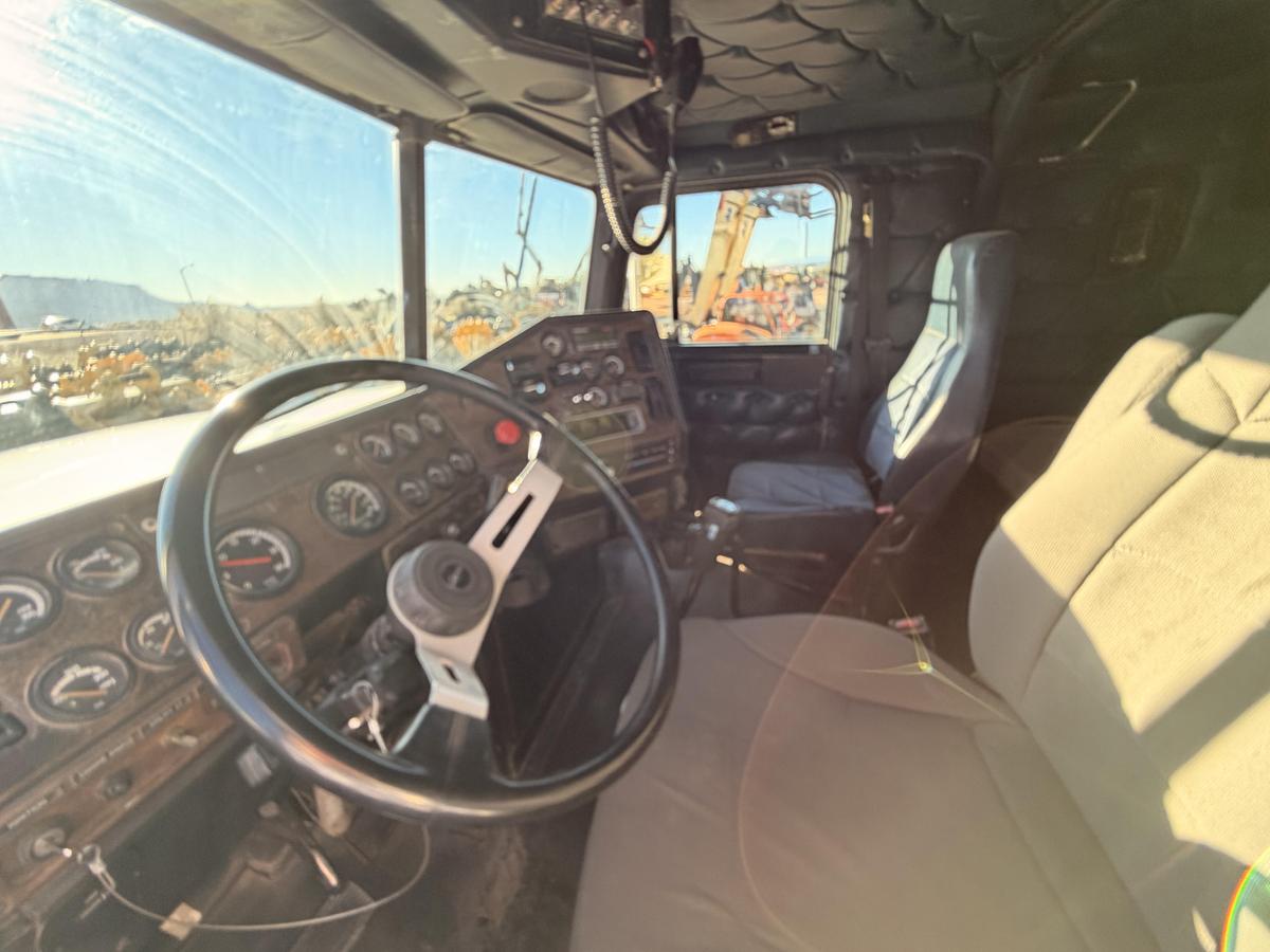 Used 1995 Freightliner FLD120 Truck