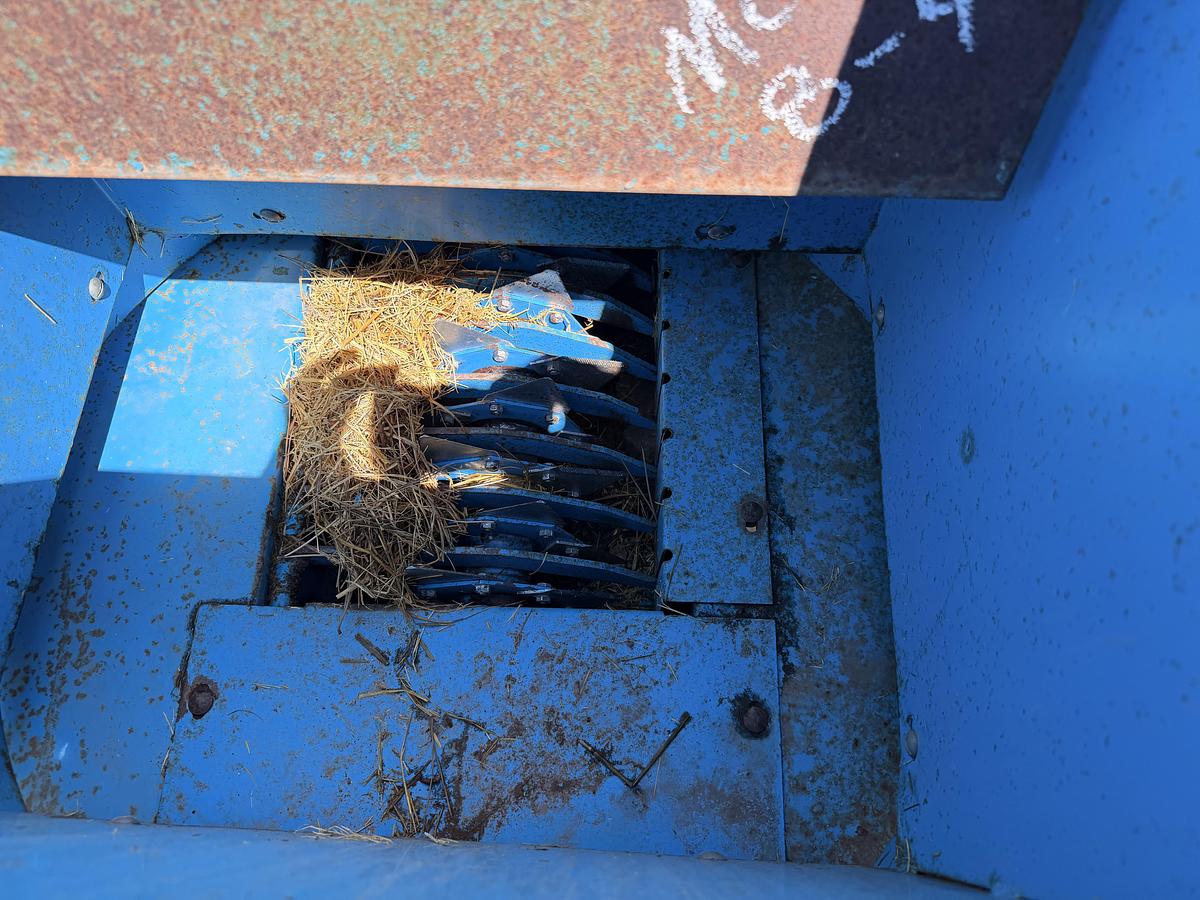 Used Goossen Bale Chopper