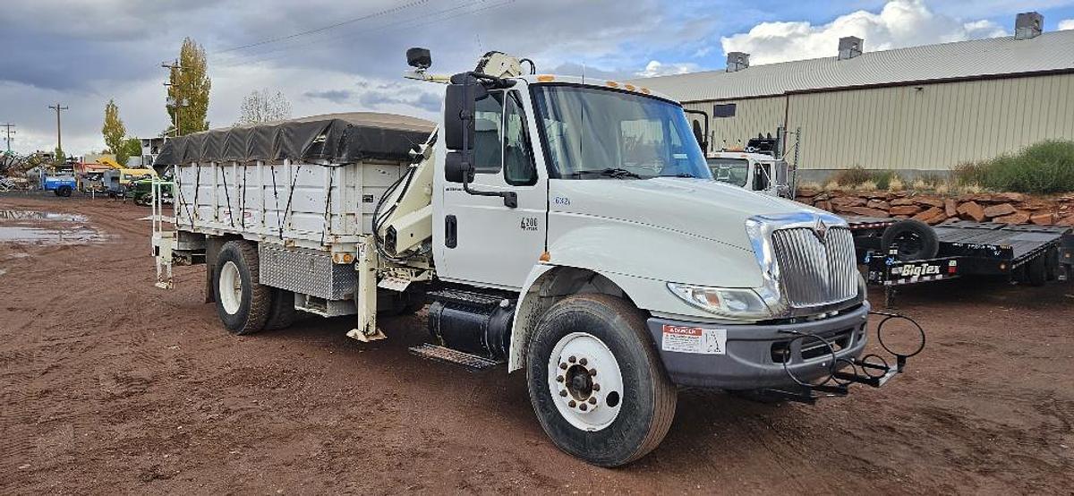 Used 2003 International Crane Truck