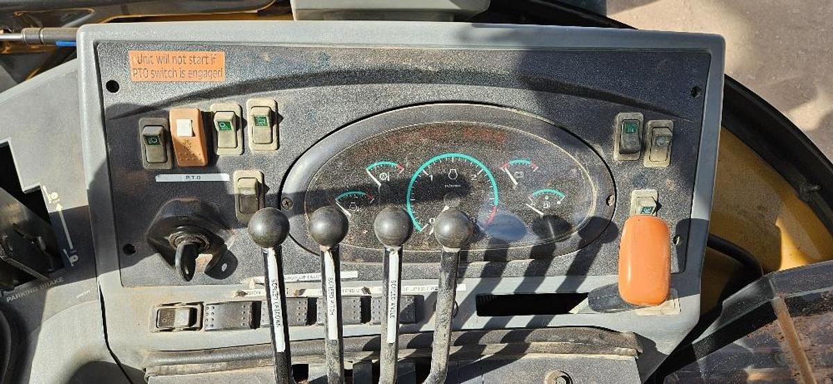 Used 2005 New Holland LV80 Grading Tractor