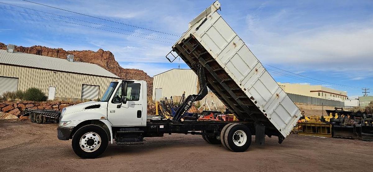 Used 2002 International 4300 DT 466 Dump Truck